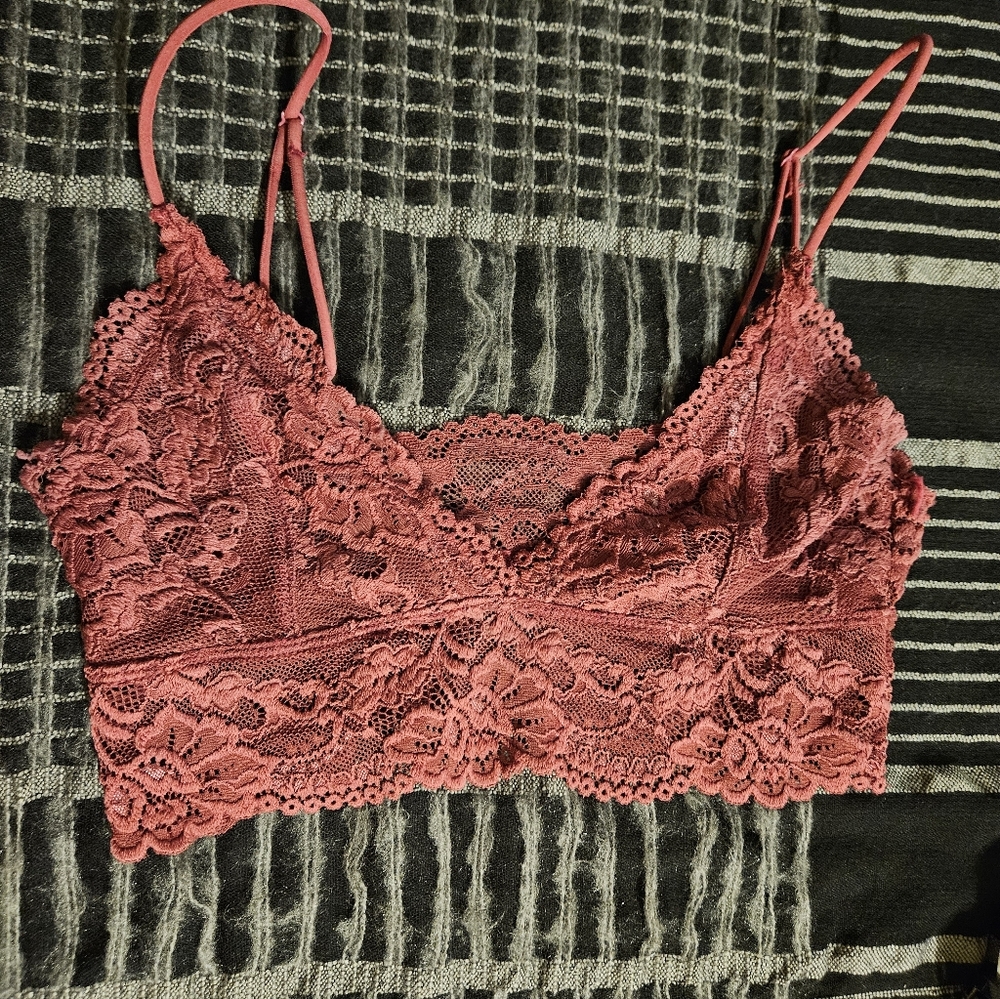 Me To We Lace Bralette - Picture 4 of 7